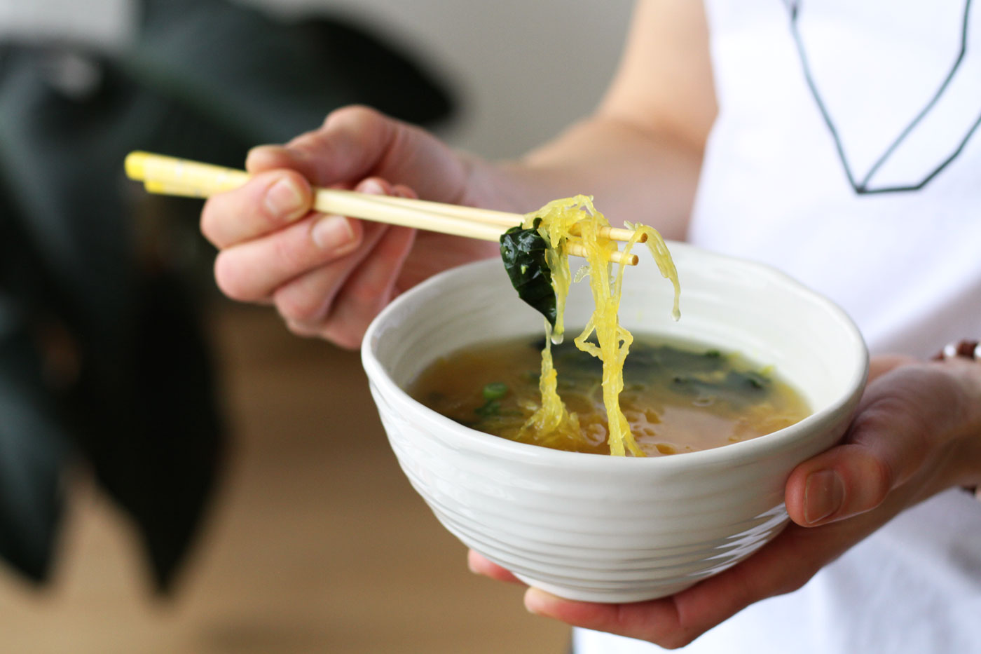 https://activevegetarian.com/wp-content/uploads/2014/01/Healing-Garlic-Miso-Soup-Anti-Viral-Immune-Boosting-by-activeVegetarian.jpg