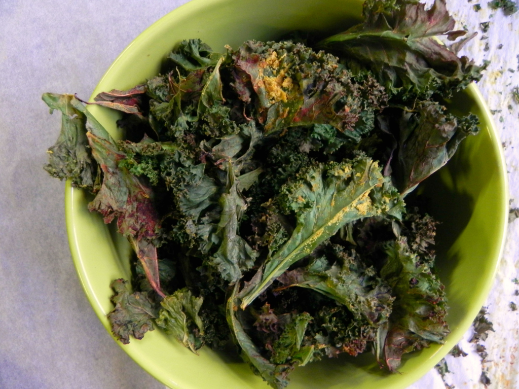 Cheesey-OIl-Free-Kale-Chips-@cearaskitchen-vegan-healthy-yum-1024x767