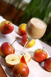 Apple-and-cinnamon-smoothie-MED
