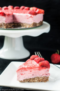 Best vegan strawberry cakes