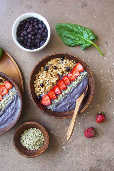 This is a banana cauliflower smoothie bowl with zucchini and spinach