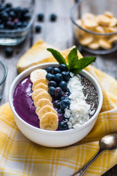 This is a blueberry banana smoothie bowl with chia and coconut