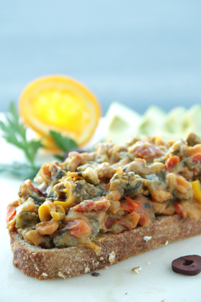 This is a healthy crockpot breakfast scramble