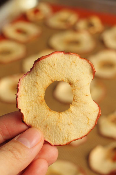 This is a baked apple chip made by Active Vegetarian
