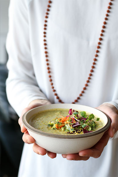 Easy Vegan Cheesy Broccoli Soup