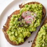 This is a avocado and pea smash recipe made by Active Vegetarian