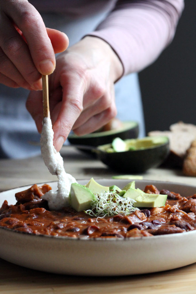 pulled jackfruit chili by active vegetarian